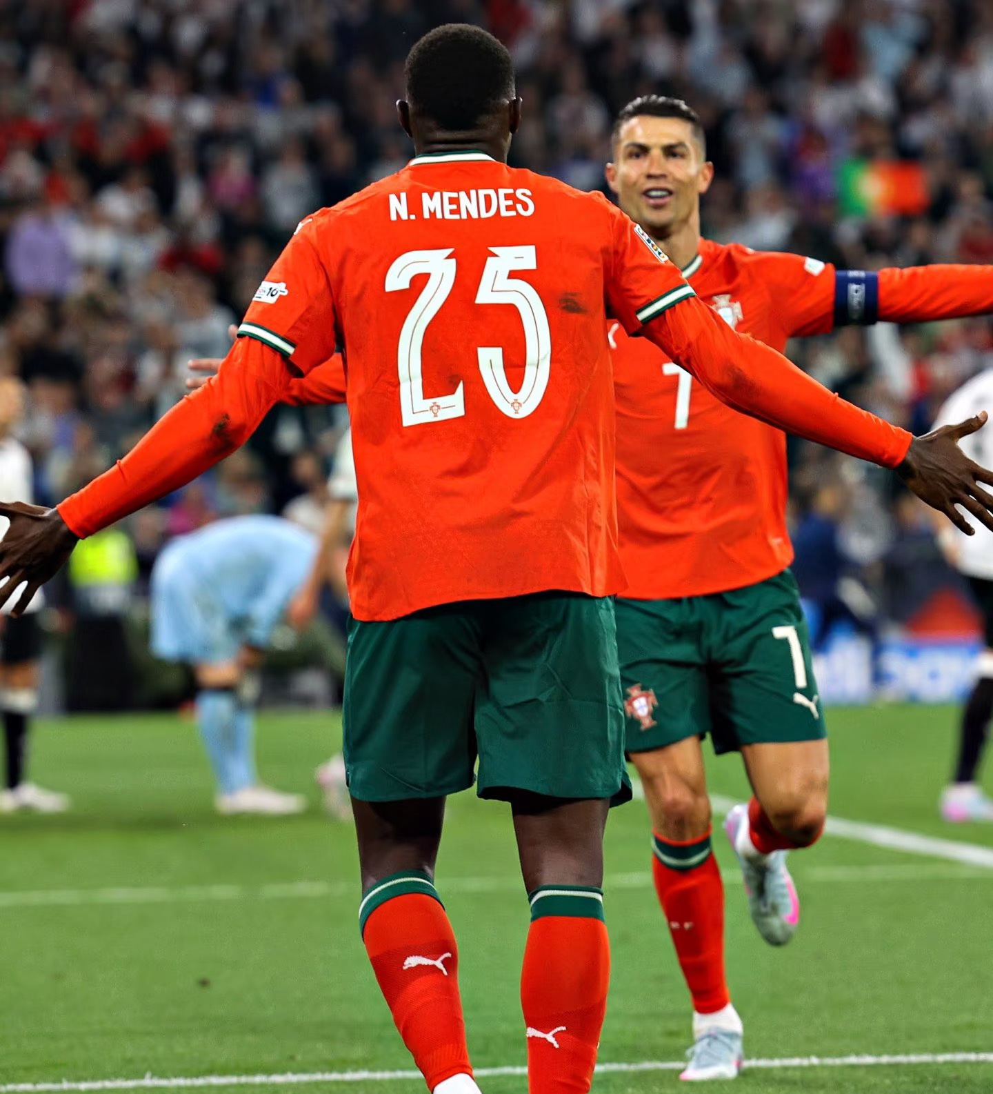 葡超倒计时，阿贾克斯赛前调整名单，细节引发关注，赛场秩序良好，临场指挥获称赞的简单介绍