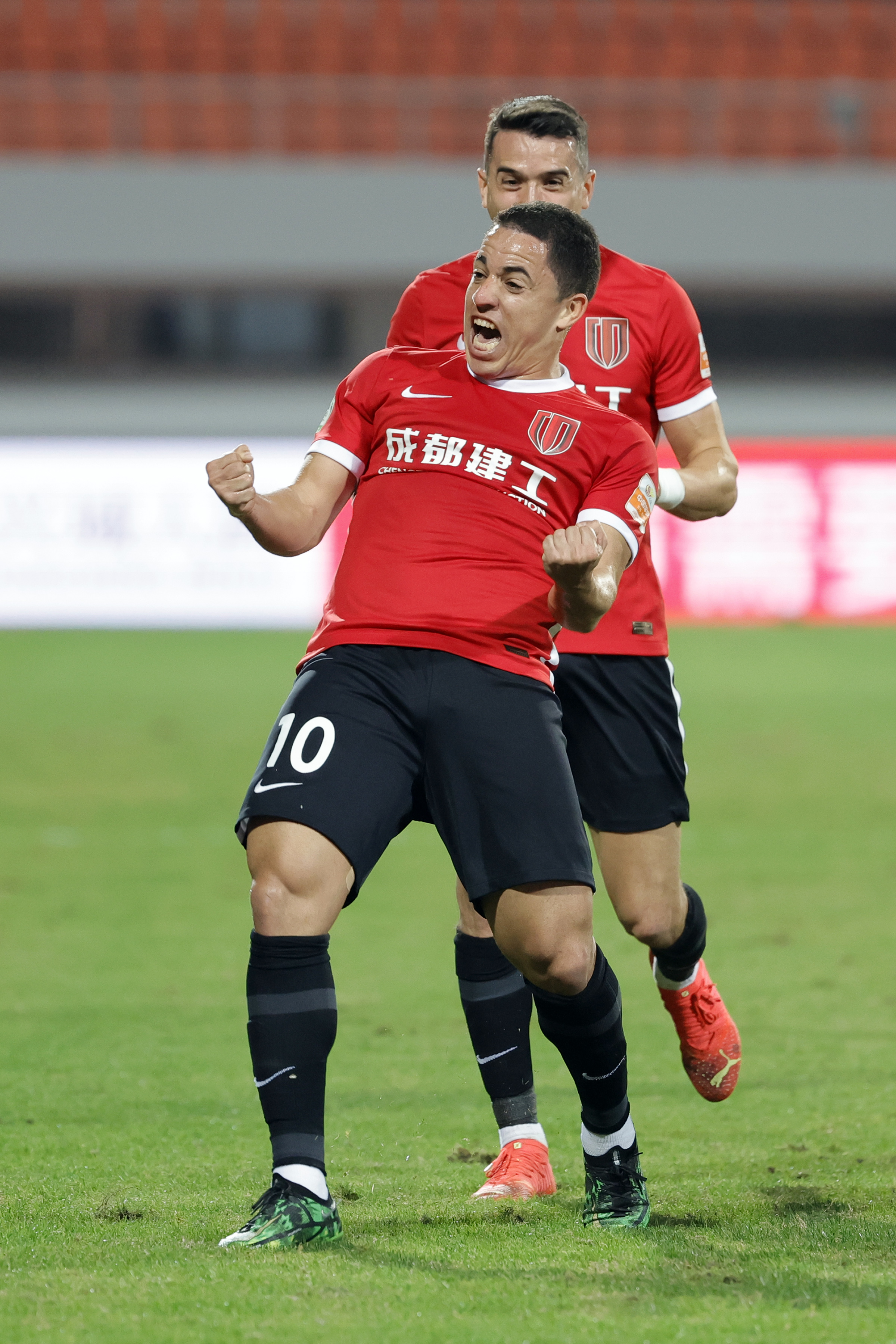 爱游戏体育入口 -成都蓉城训练开放日，窗口期单刀错失引欢呼，欧篮联在即，赛程密集仍需轮换的简单介绍